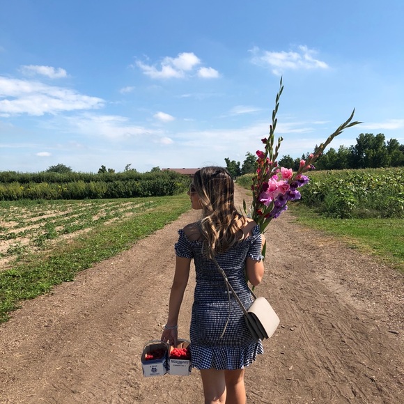 Meet your Posher, Dina - Picture 1 of 1